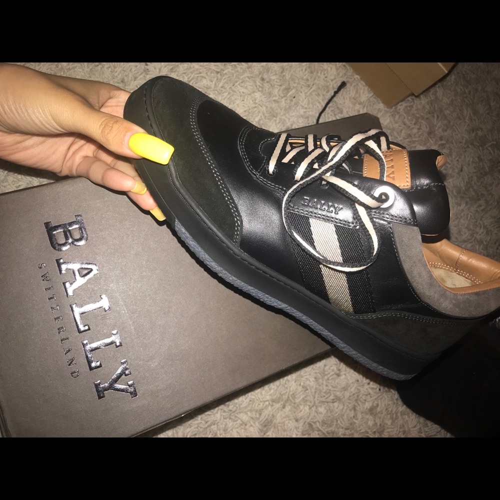 Men’s size 8 bally sneakers